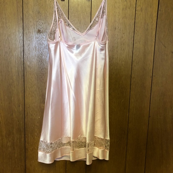Victoria’s Secret pink slip/chemise size M EUC - Picture 3 of 8